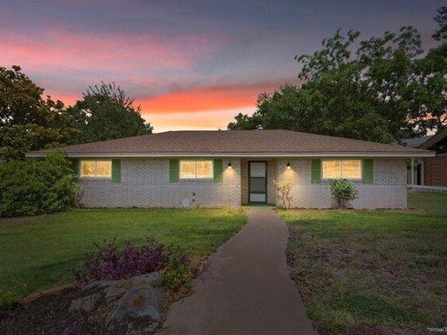 House for sale in Woodway, Texas