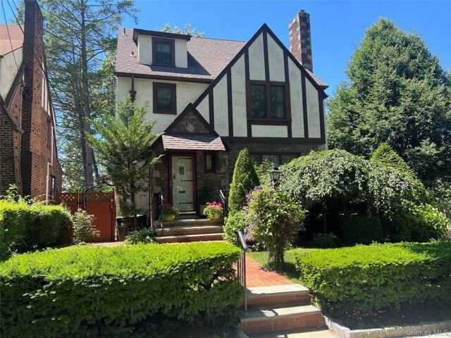 House for sale in Glenwood, New York