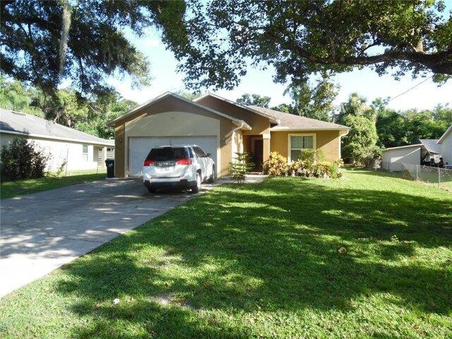 House for sale in Zellwood