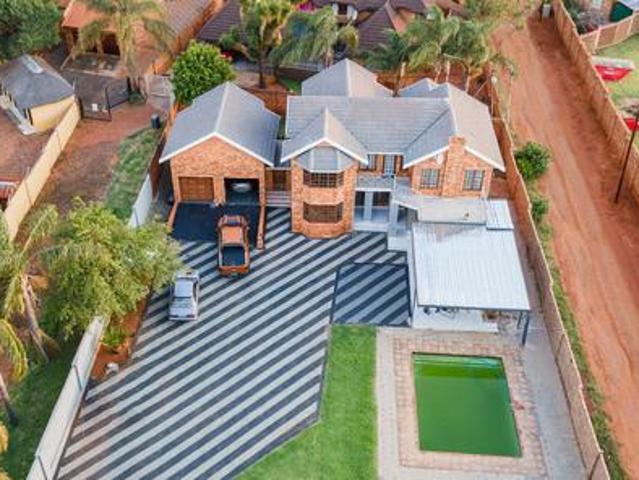 House for sale in Akasia, Gauteng