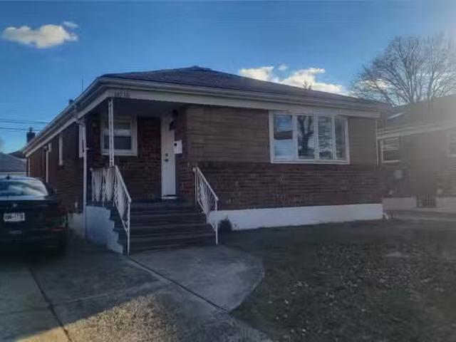 Apartment for rent in Bayside