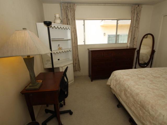 Room for rent in Canoga Park, California