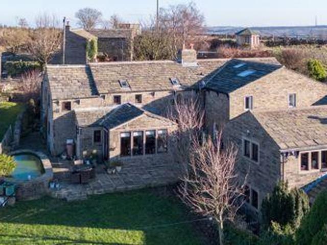 House for sale in Huddersfield, West Yorkshire