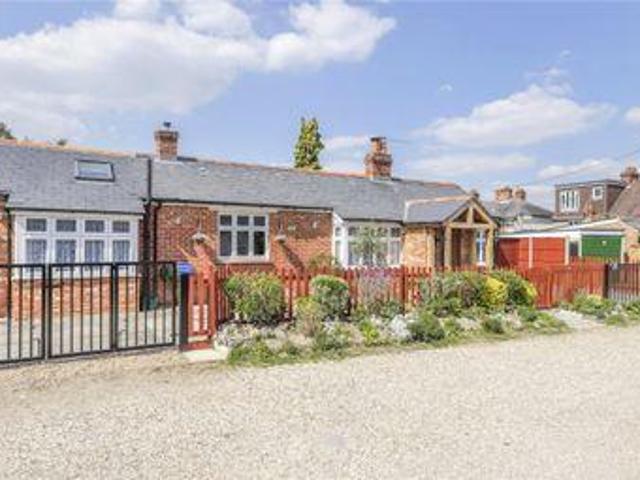House for sale in Heol-las, Surrey