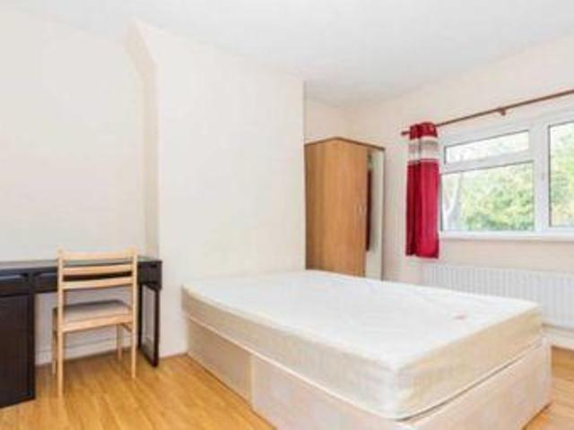 House for rent in Row Town, Surrey
