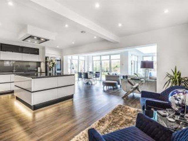 House for sale in Pachesham Park, Surrey
