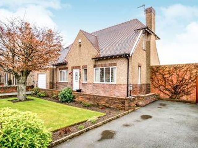 House for sale in Huddersfield, West Yorkshire