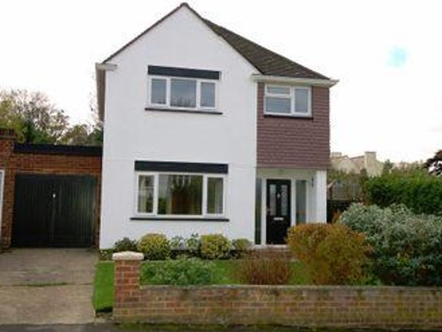 House for rent in Heol-las, Surrey