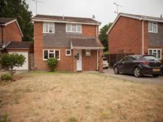 House for rent in Heol-las, Surrey