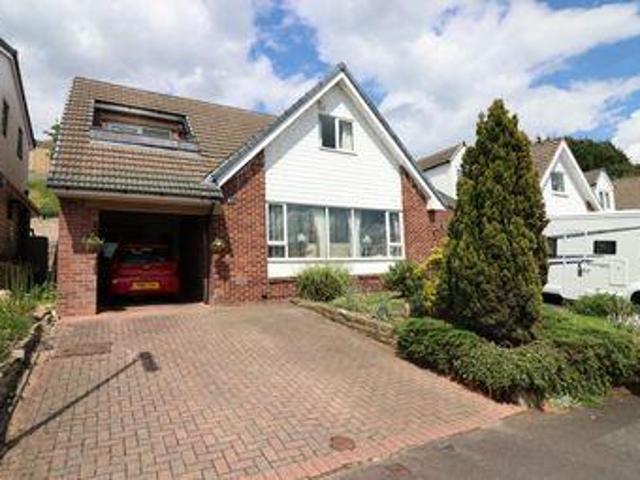 House for sale in Huddersfield, West Yorkshire