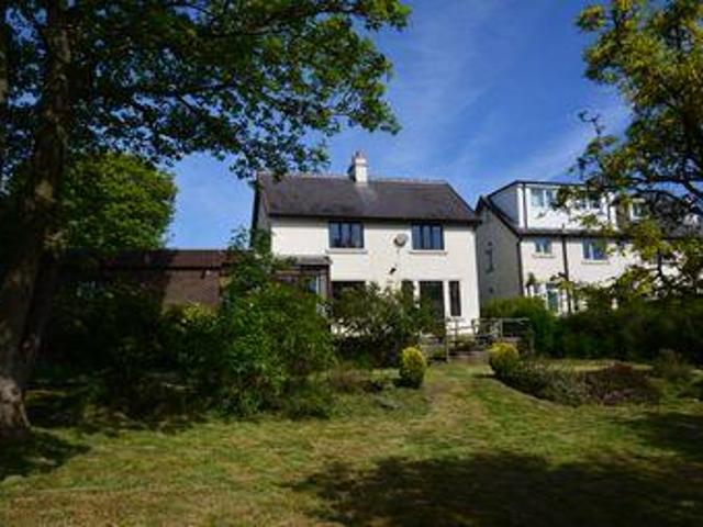 House for sale in Holmfirth, West Yorkshire