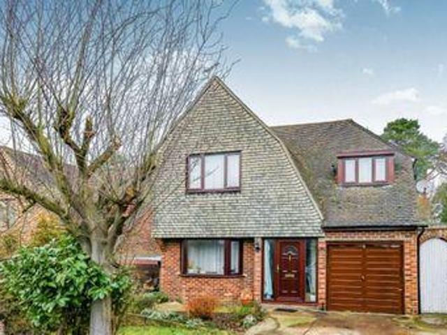 House for sale in Heol-las, Surrey