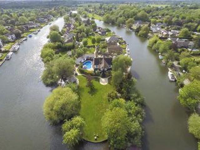 House for sale in Lower Halliford, Surrey
