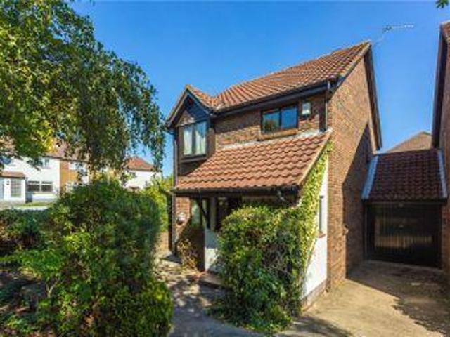 House for sale in Little Stanmore, Greater London