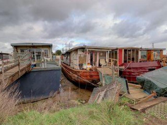 House for sale in Dale Hill, Essex