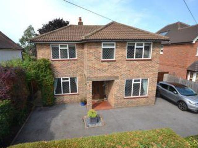 House for sale in Chertsey, Runnymede