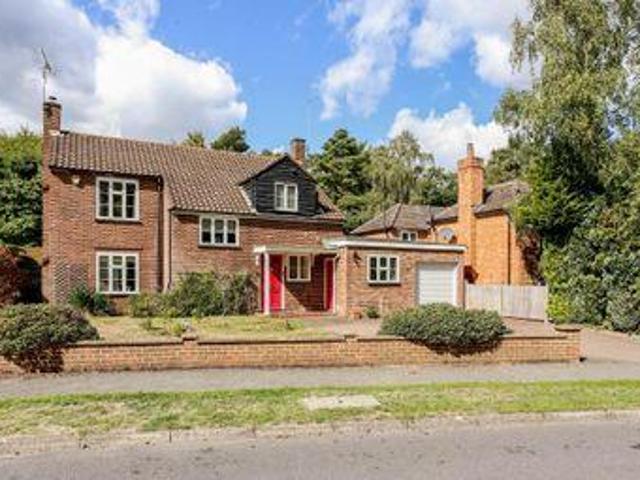 House for sale in Ascot