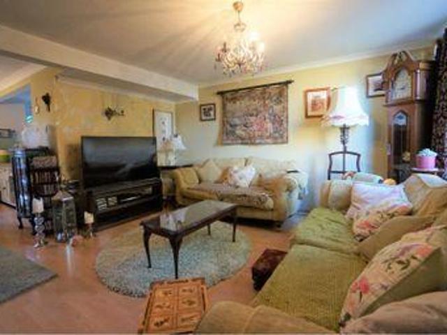House for sale in Heol-las, Surrey