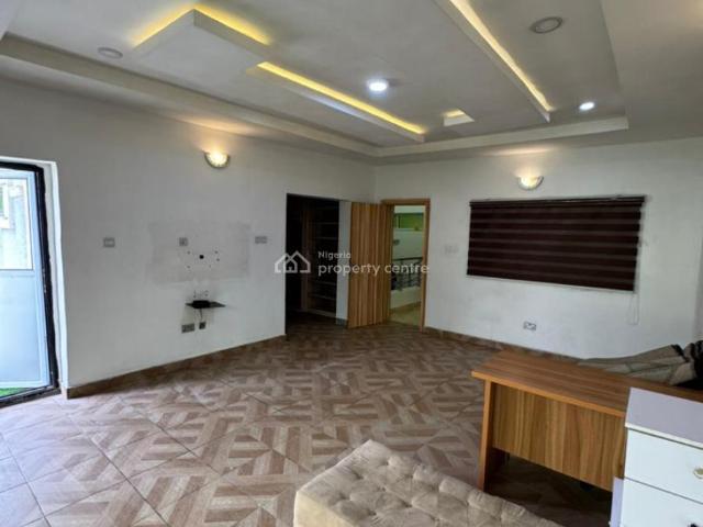 Flat for rent in Eti Osa, Lagos