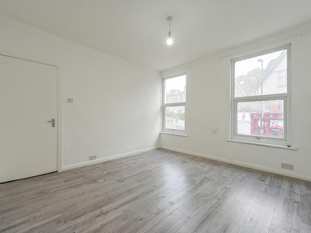 Apartment for rent in London Borough of Lewisham, Ladywell