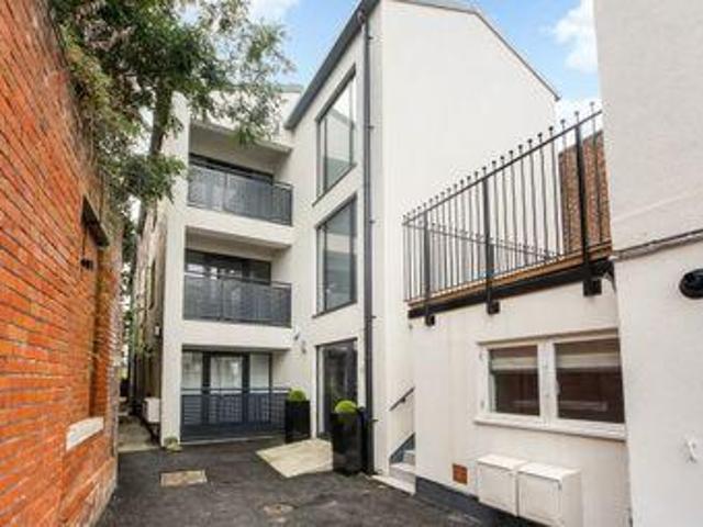House for rent in Row Town, Surrey