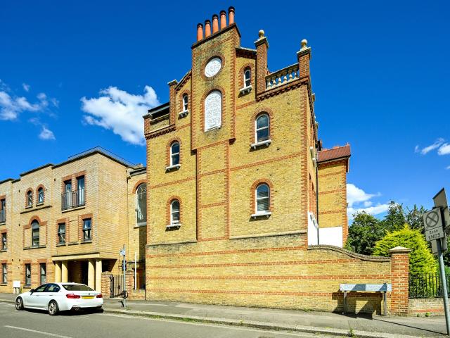 Apartment for rent in London Borough of Merton, Merton Park