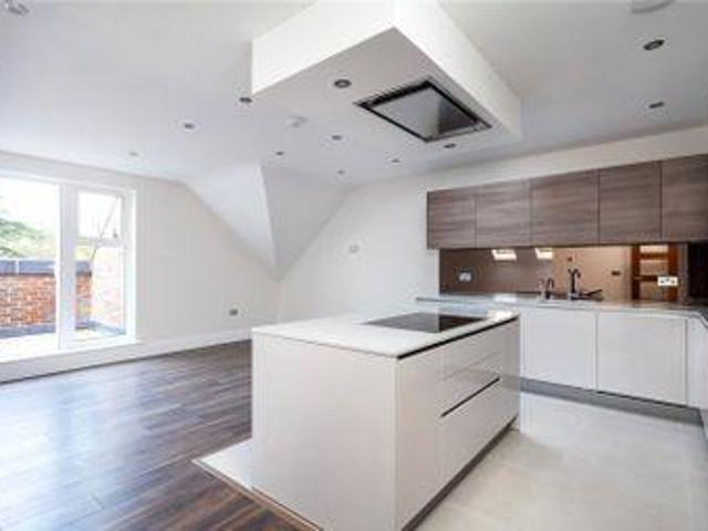 House for sale in Little Stanmore, Greater London