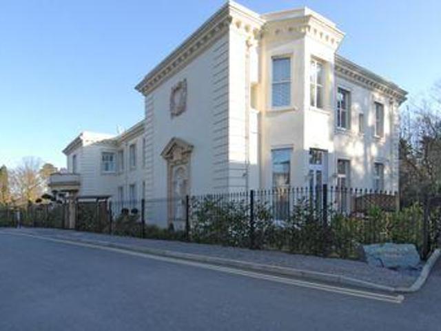 House for sale in Ascot
