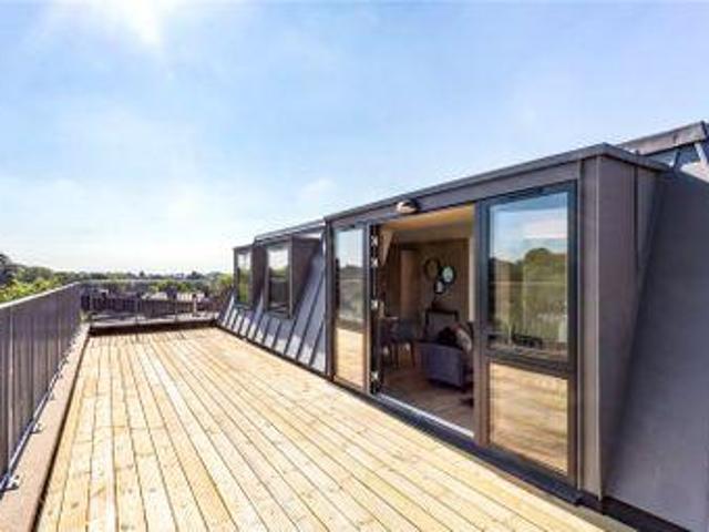 House for sale in Little Stanmore, Greater London