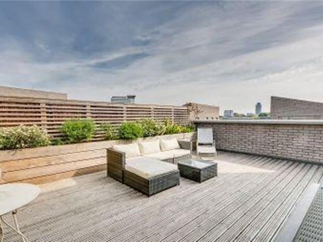 House for sale in Brentford End, Greater London