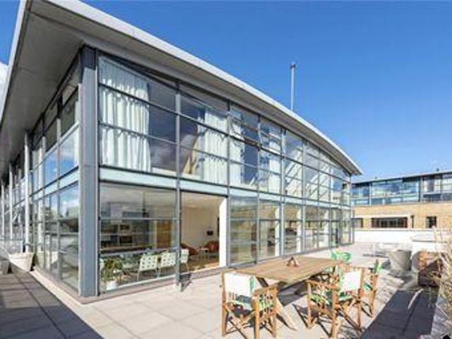 House for sale in Brentford End, Greater London