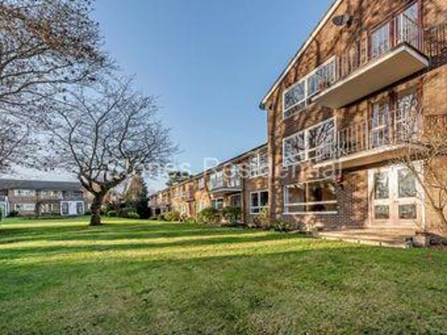 House for sale in Little Stanmore, Greater London