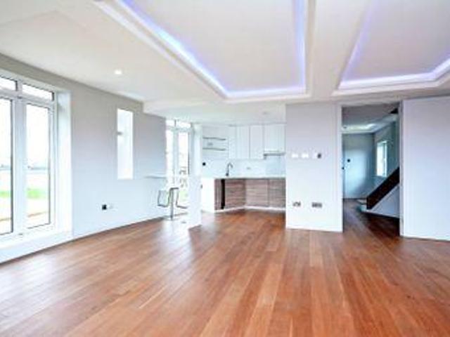 House for sale in Brentford End, Greater London