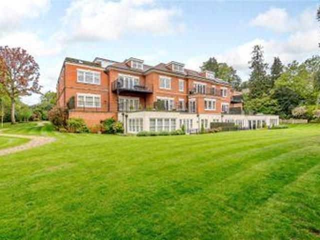 House for sale in Ascot