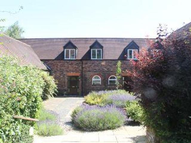 House for rent in Pouchen End, Hertfordshire