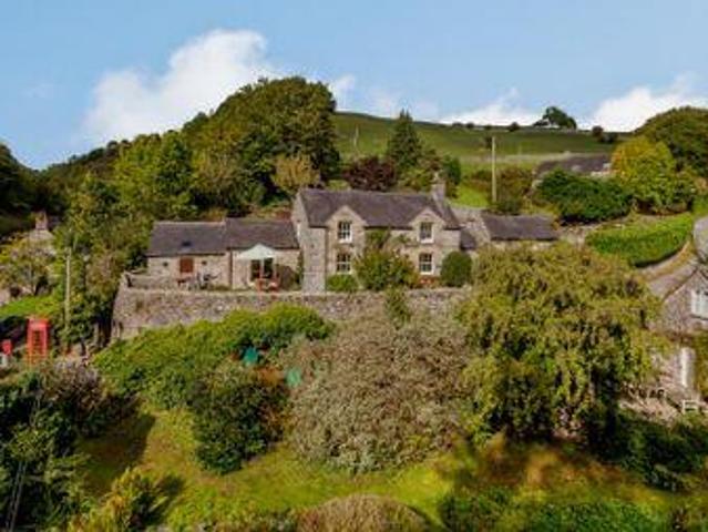 House for sale in Froggatt, East Midlands