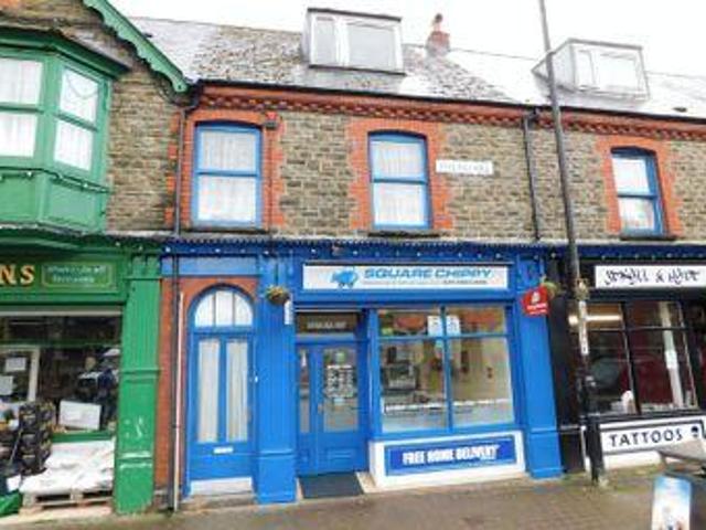 House for sale in Mid Glamorgan, Cymru / Wales
