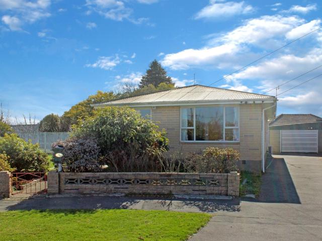 House for rent in Chaslands, Canterbury