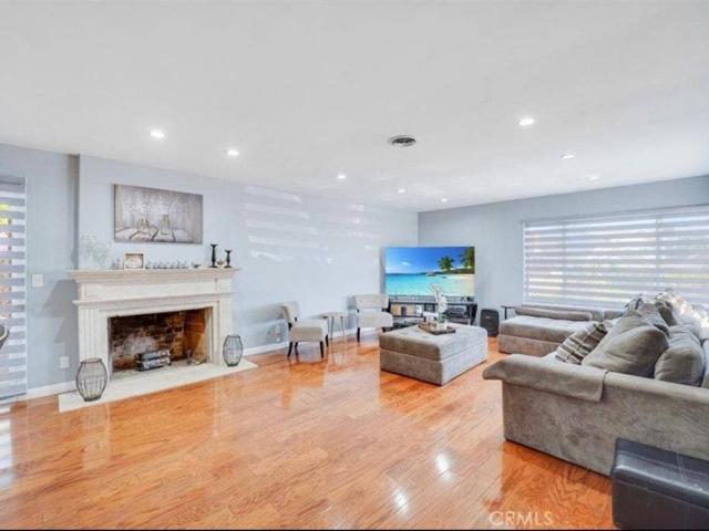 Room for rent in California