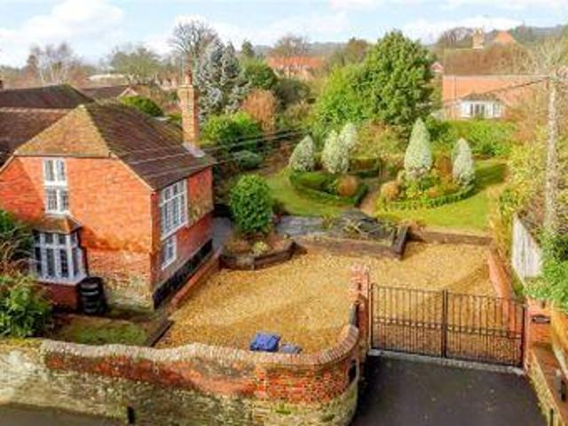 House for sale in Fole, Surrey