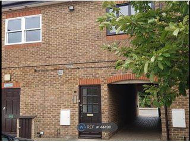 House for rent in Row Town, Surrey