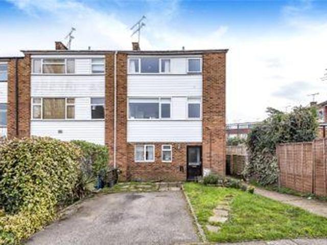 House for sale in Heol-las, Surrey