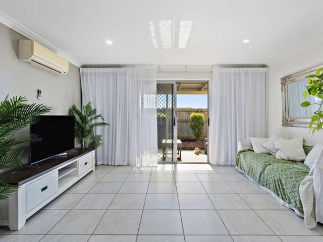 Townhouse for rent in Freshwater, Greater Brisbane