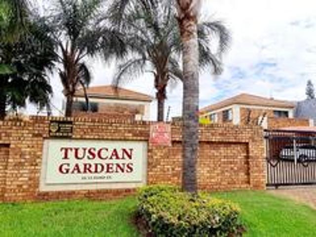 Townhouse for sale in Alberton