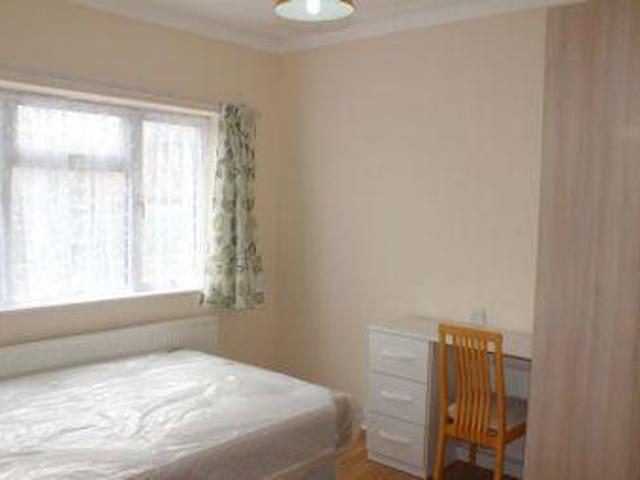 House for rent in Row Town, Surrey