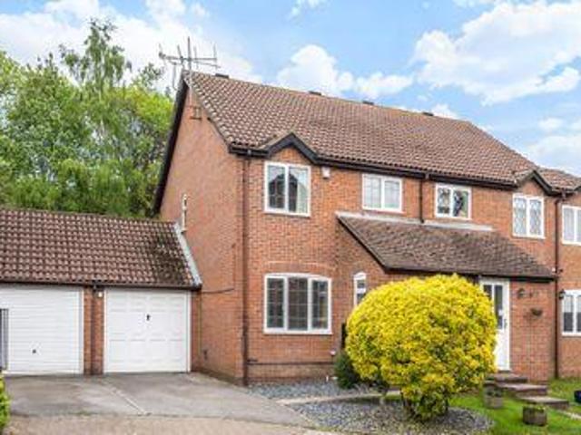 House for sale in Heol-las, Surrey