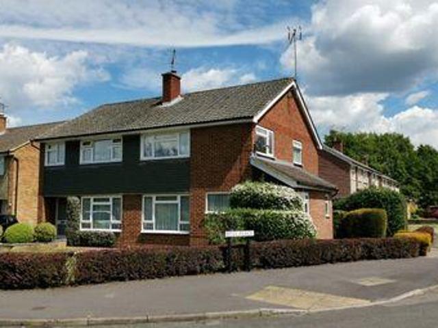 House for sale in Heol-las, Surrey