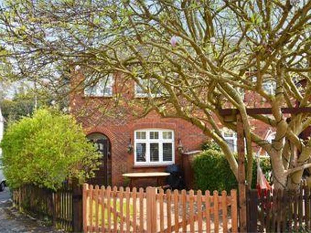 House for sale in Pachesham Park, Surrey