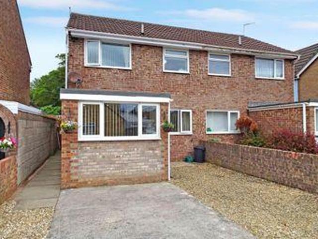 House for sale in Mid Glamorgan, Cymru / Wales