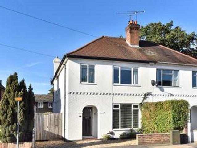House for sale in Heol-las, Surrey